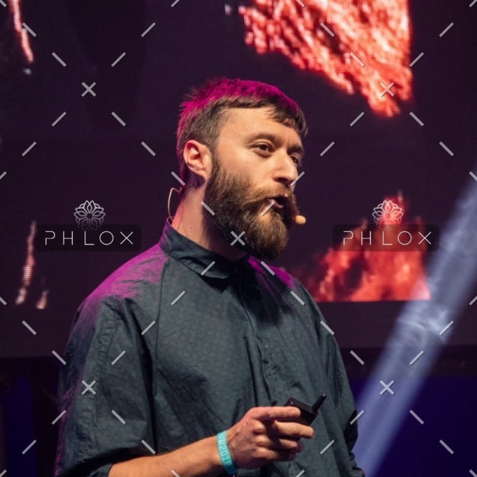 demo-attachment-166-liam-martens-680583-unsplash